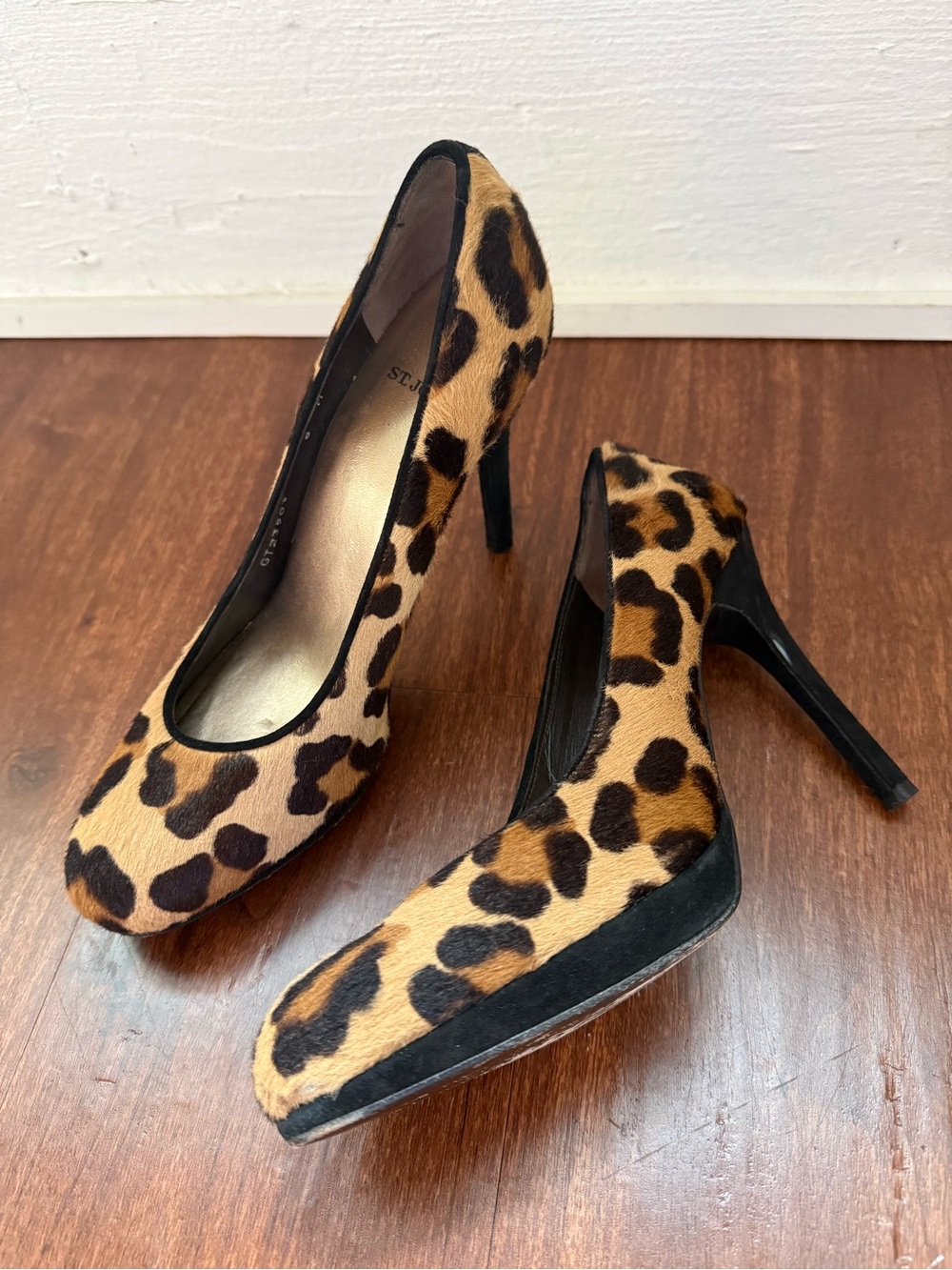 St. John Leopard Cheetah Ponyhair Pumps Heels Sz 8